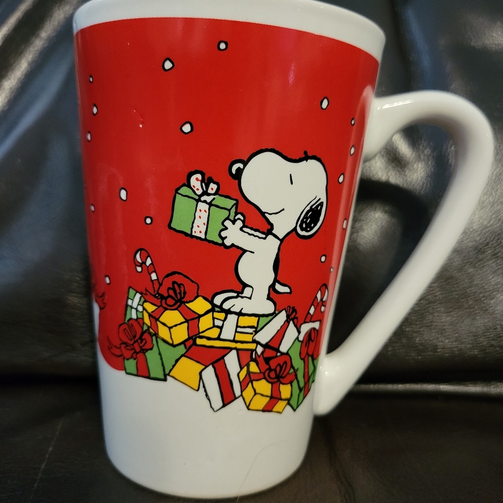 Peanuts Snoopy Christmas coffee mug